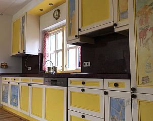 Unieke keuken van Vakantiehuis in Altena, kleurrijk en gezellig in Noord Drenthe, Drenthe.