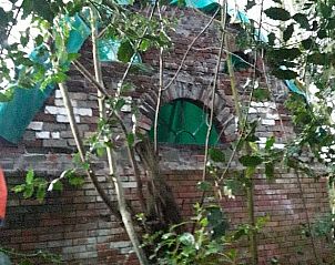 Verstopt gebouw in de tuin van Vakantiehuisje in Altena, Noord Drenthe.