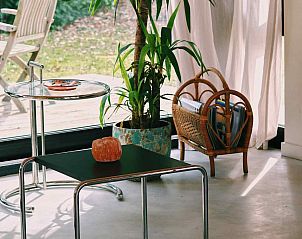 Moderne badkamer in DG357 vakantiehuis in Meppen, Drenthe met stijlvolle wastafel.