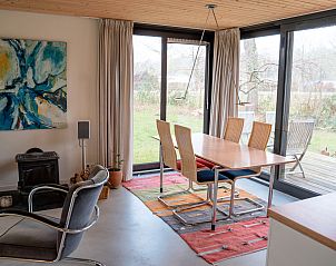 Luxe badkamer van DG357 vakantiehuis in Meppen, Drenthe met douche en toilet.