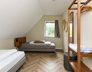 Slaapkamer met eenpersoonsbedden in Vrijstaande woning in AALDEN.