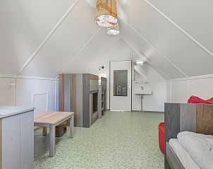 Second bathroom in Aelderholt 6-person children's bungalow in Aalden, Southeast Drenthe with modern amenities.