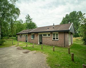 Modern kitchen and dining area in Aelderholt 2-bed bungalow 2C in Aalden, Drenthe.