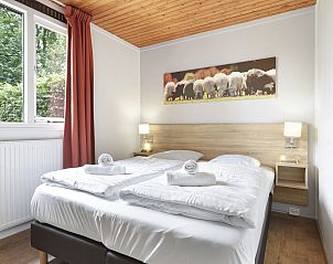 Modern bathroom with sink in Aelderholt 2-bed bungalow 2C in Aalden, Drenthe.