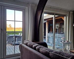 Ontspan in de luxe jacuzzi van Vakantiehuisje in Dalerveen, Zuidoost Drenthe. Geniet van comfort en rust in deze prachtige vakantiewoning.