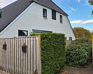 Vakantiehuisje in Dalerveen, een charmant vakantiehuis in Zuidoost Drenthe, omgeven door groene heggen en een rustige omgeving.