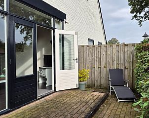 Ontspan op het terras van Vakantiehuisje in Dalerveen, Zuidoost Drenthe. Geniet van de rust en privacy in deze charmante vakantiewoning.