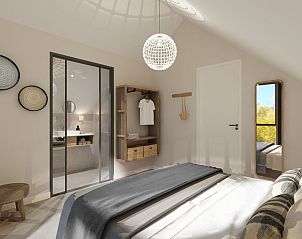 Lichte slaapkamer in de Vrijstaande woning in Sandur, Emmen, met modern interieur en uitzicht op de natuur in Zuidoost Drenthe.