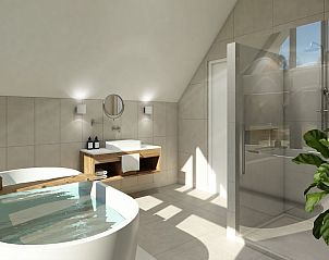 Luxe badkamer met bad en douche in de Vrijstaande woning in Emmen, perfect voor ontspanning in Drenthe.