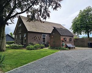 Huisje in Emmen, vakantieverblijf in Drenthe met ruime oprit en groene omgeving.