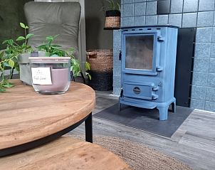 Huisje in Emmen, vakantiehuis in Drenthe met sfeervolle houtkachel en moderne inrichting.