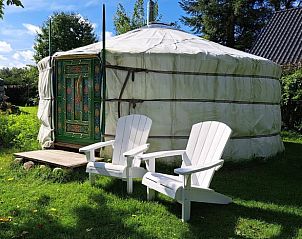 Vakantiehuis in Emmen, gezellige zitplaatsen voor de yurt van de vakantiewoning in Zuidoost Drenthe, perfect voor ontspanning.