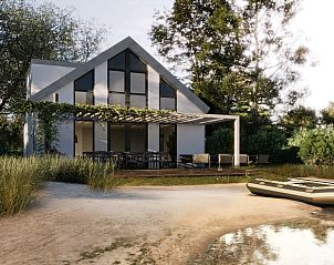 Vrijstaande woning in Emmen met uitzicht op terras en groene omgeving in Zuidoost Drenthe.