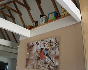 Rustieke details in Vakantiehuis in Dalen, Zuidoost Drenthe, met decoratieve elementen en houten balken.