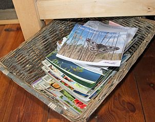 Informatieve brochures over Drenthe in Vakantiehuis in Dalen, ideaal voor verkenning van de regio.