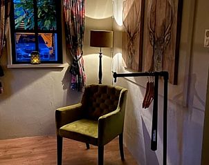 Knusse binnenruimte van Huisje in Dalen, vakantiehuis in Dalen met houtkachel.