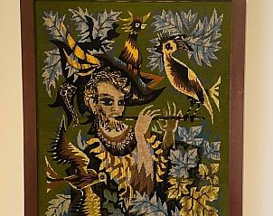 Kunstwerk in Huisje in Gees, Zuidoost Drenthe, met kleurrijke en gedetailleerde patronen.