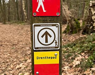 Wandelpadmarkering bij Huisje in Gees, vakantieverblijf in Zuidoost Drenthe, ideaal voor natuurliefhebbers.