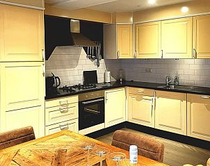 Volledig uitgeruste keuken in Vakantiehuis in Schoonoord met moderne faciliteiten.