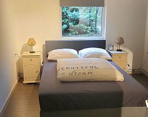 Comfortabele slaapkamer met tweepersoonsbed in Vakantiehuis in Schoonoord.