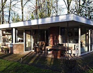Gezellig terras van Vakantiehuis in Schoonoord, Zuidoost Drenthe voor ontspanning.