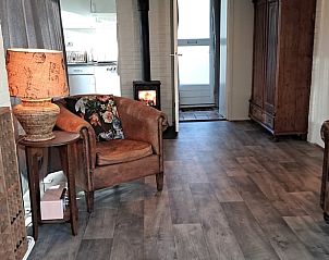 Comfortabele zithoek in Vakantiehuis in Schoonoord, Drenthe met warme inrichting.