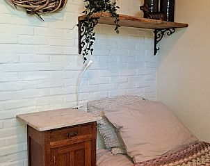 Slaapkamer met landelijke uitstraling in Vakantiehuis in Schoonoord, Zuidoost Drenthe.