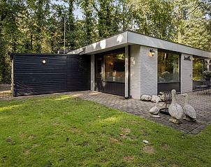 Huisje in Schoonoord, vakantiehuis in Drenthe, met ruime tuin en moderne architectuur.