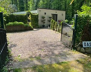 Gezellige keuken in Huisje in Schoonoord, vakantiehuis in Drenthe, voorzien van moderne apparatuur.