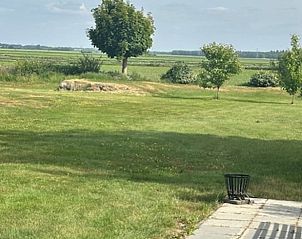 Ruime tuin van Vakantiehuis in Schoonoord, Zuidoost Drenthe, met vrij uitzicht.