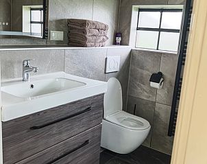 Stijlvolle badkamer in Vakantiehuisje in Oosterhesselen met moderne voorzieningen in Zuidoost Drenthe.