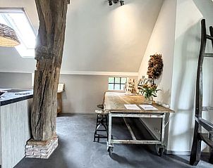 Stijlvolle eethoek in Vakantiehuisje in Oosterhesselen, Zuidoost Drenthe.