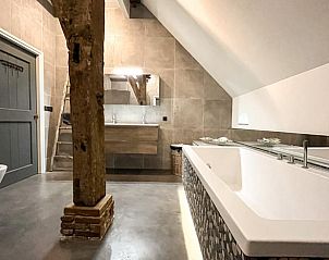 Luxe bad in Vakantiehuisje in Oosterhesselen, perfect voor ontspanning, Drenthe.