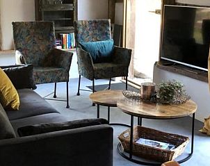 Zithoek in vakantiehuis Oosterhesselen, ideaal voor ontspanning in de natuur van Drenthe.