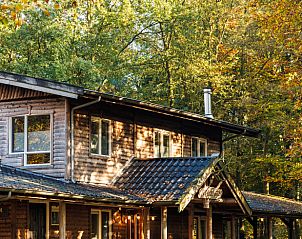 Huisje in Erm, een charmant vakantiehuis in de bossen van Zuidoost Drenthe, biedt een rustieke ontsnapping in de natuur.