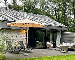 Zonnig terras bij Vakantiehuis in Geesbrug, Zuidoost Drenthe.