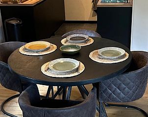 Gedekte tafel in Vakantiehuis in Geesbrug, Zuidoost Drenthe.