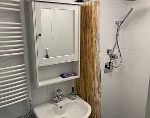 Stijlvolle badkamer in Huisje in Geesbrug, vakantiehuis in Drenthe.