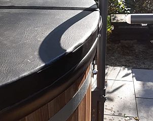 Luxe hottub bij Vakantiehuisje in Geesbrug, Zuidoost Drenthe, ideaal voor ontspanning na een dag in de natuur.