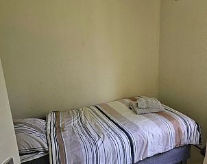 Knusse eenpersoonskamer in Vakantiehuis Geesbrug, Zuidoost Drenthe voor een ontspannen verblijf.