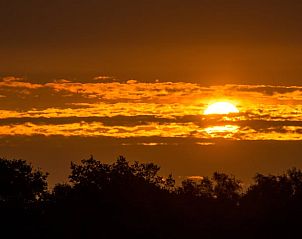 Prachtige zonsondergang gezien vanaf Vakantiehuisje in Coevorden, geniet van Drenthe.