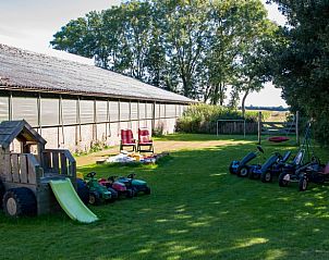 Speeltoestellen voor kinderen bij Vakantiehuisje in Coevorden, plezier voor het gezin in Drenthe.