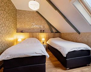 Sfeervolle tweepersoonskamer in Huisje in Stieltjeskanaal, bed and breakfast in Zuidoost Drenthe met uitzicht op de natuur.