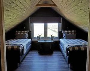 Knusse zolderkamer met twee bedden in Vakantiehuisje in Erica, Zuidoost Drenthe.