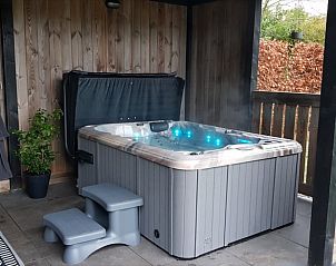 Bubbelende jacuzzi bij Vakantiehuis in Erica, vakantiehuis in Zuidoost Drenthe, Drenthe.