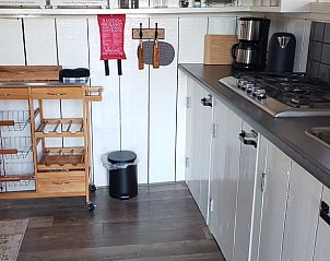 Volledig uitgeruste keuken in Vakantiehuis in Erica, Zuidoost Drenthe, ideaal voor zelfvoorzienende vakanties.