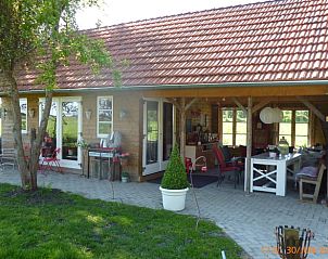Veranda van vakantiehuisje in Nieuw-Dordrecht met landelijke charme in Zuidoost Drenthe, Drenthe.