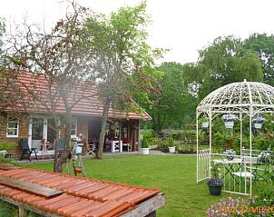 Tuinpaviljoen bij vakantiehuisje in Nieuw-Dordrecht, ontspannen in de natuur van Zuidoost Drenthe, Drenthe.