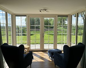 Bloemrijke tuin bij vakantiehuis DG1647 in Exlorveen, Zuidoost Drenthe.