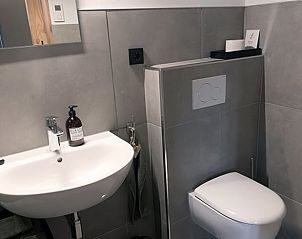 Stijlvolle badkamer in Vakantiehuis in Klijndijk, Zuidoost Drenthe met moderne voorzieningen.